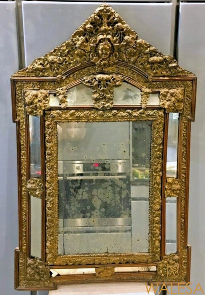 Miroir Ancien à Parcloses En Laiton Repoussé Fin XIXe Siècle - Réf. 767, à Suspendre, Cadre Laiton
