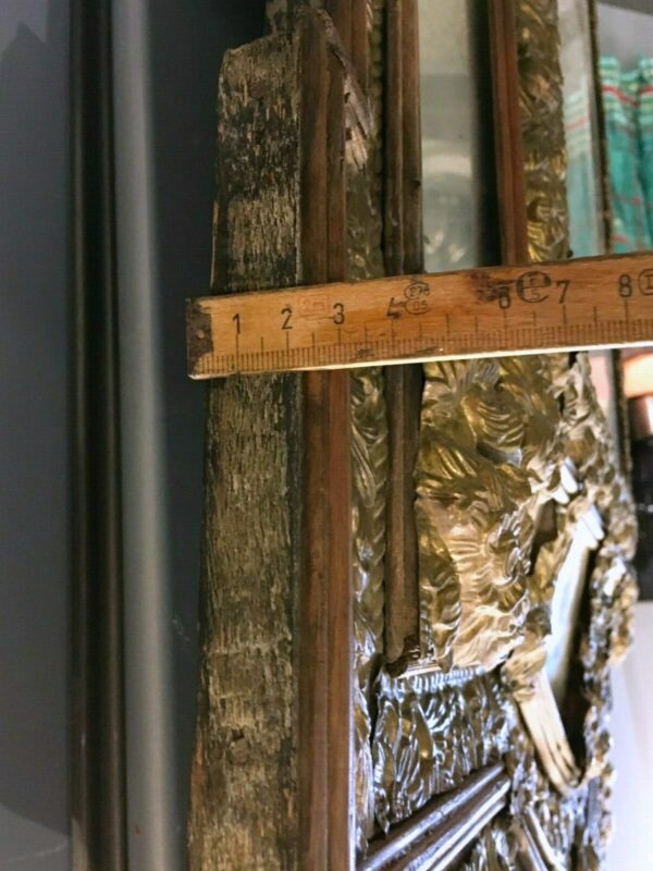 Miroir à fronton en laiton repoussé début XVIIIe – Image 11