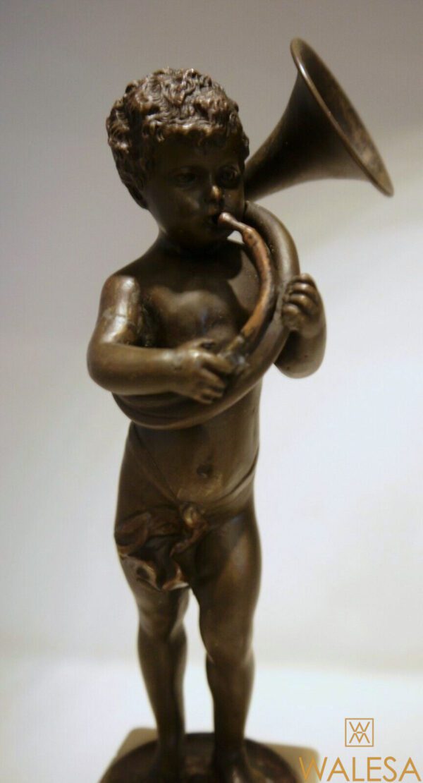 Paire de puttis/enfants musiciens en bronze d'après Clodion – Image 6