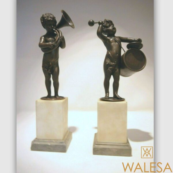 Paire de puttis/enfants musiciens en bronze d'après Clodion