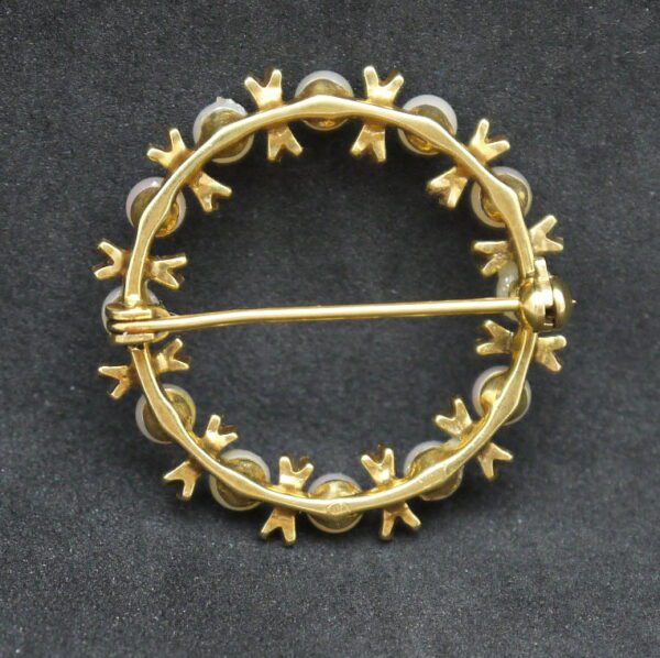 Broche ronde or et perles Napoléon III – Image 2
