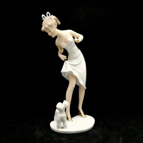 Porcelaine de Dresde - jeune femme au caniche