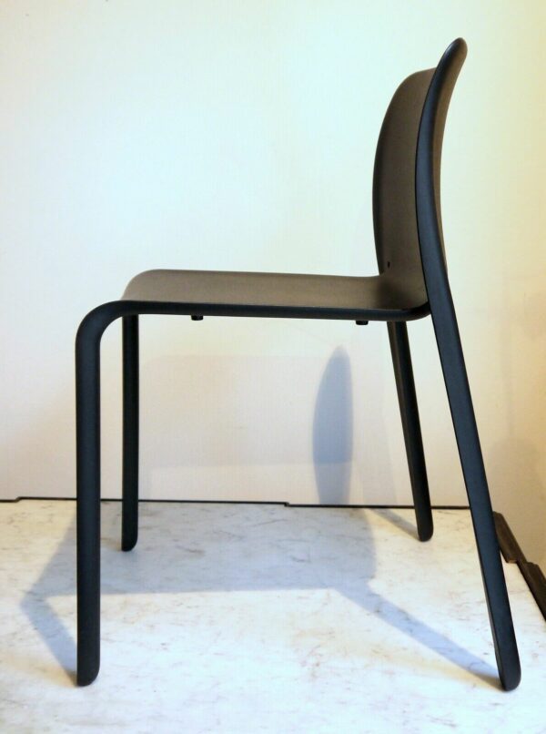 4 chaises FIRST de Stefano Giovannoni pour MAGIS – Image 2