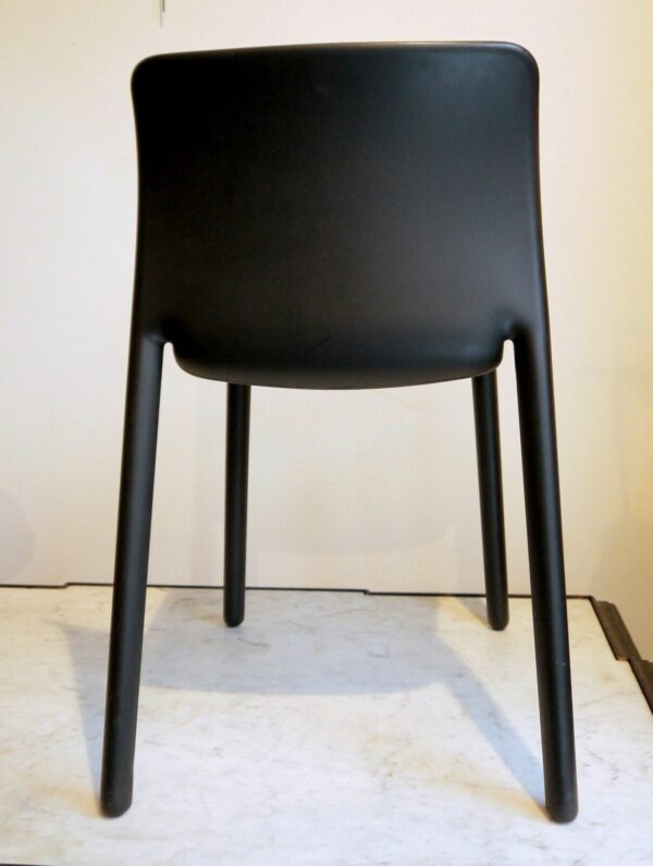 4 chaises FIRST de Stefano Giovannoni pour MAGIS – Image 3