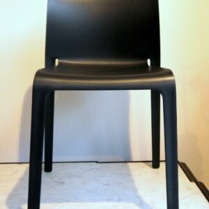 4 chaises noires FIRST de Stefano Giovannoni pour MAGIS