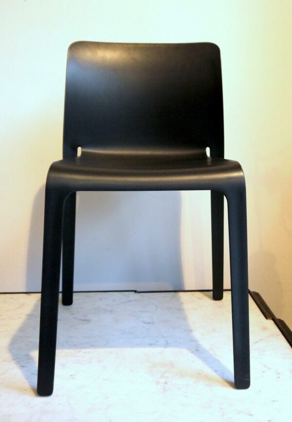 4 chaises noires FIRST de Stefano Giovannoni pour MAGIS