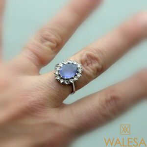 Bague Pompadour en or blanc diamants et pierre bleue