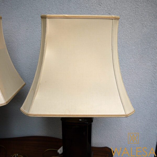 Paire de lampes en faience à reflets métalliques – Image 6
