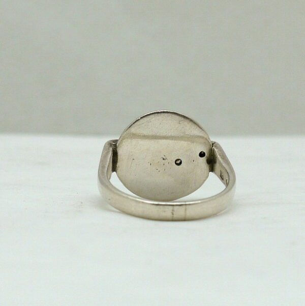 bague moderniste argent perle grise et deux zircons – Image 4