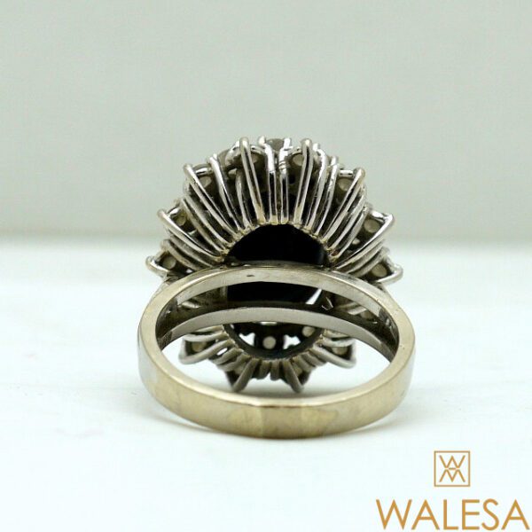 Bague Pompadour en or blanc, saphir et diamants – Image 5