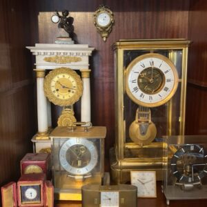 collection de pendules horloges et divers instruments de mesure du temps