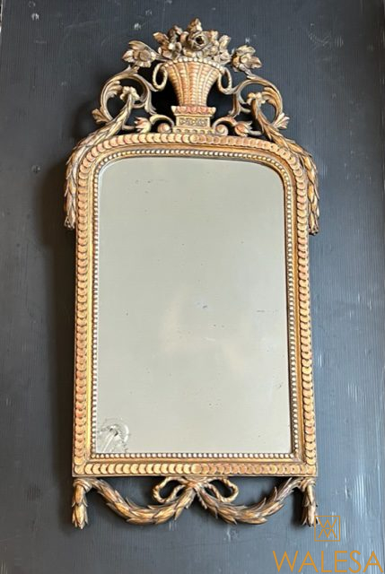Miroir à fronton de style Louis XVI bois sculpté doré XIXe