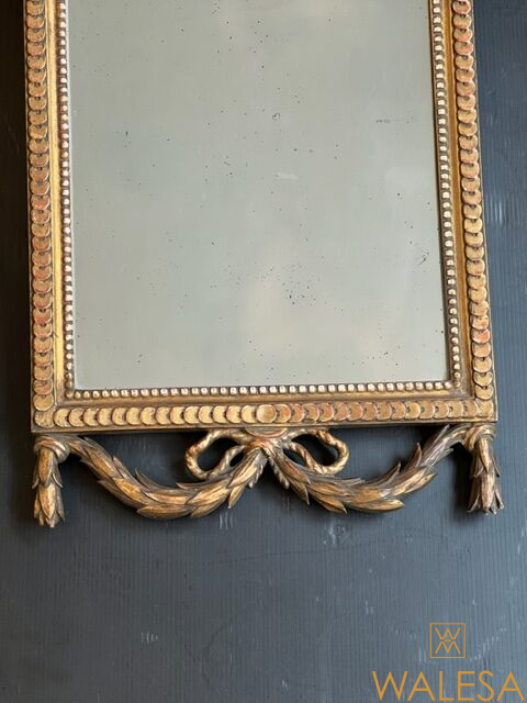 Miroir à fronton de style Louis XVI bois sculpté doré XIXe