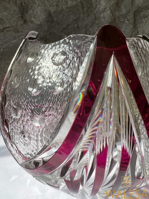VAL SAINT LAMBERT Vase création Joseph SIMON cristal clair doublé violet taillé