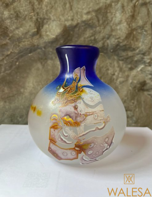 Louis Leloup vase boule cristal bleu satiné à inclusions signé
