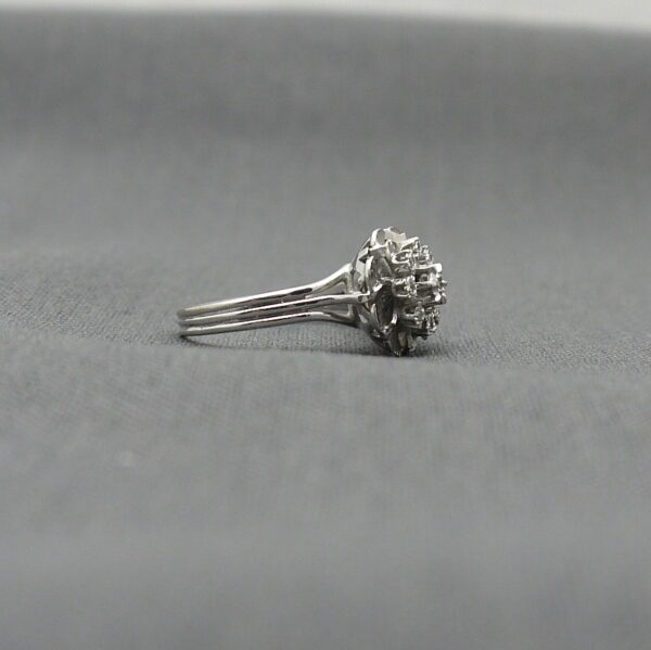 Bague Fleur or blanc et diamants – Image 3