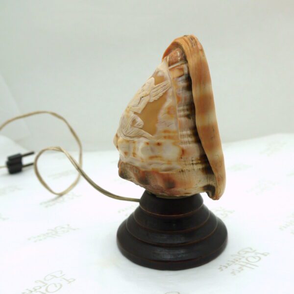 Lampe en coquillage sculpté en camée - Psyché – Image 2
