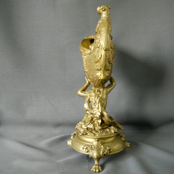 Nautile en bronze ciselé et doré porté par un Faune – Image 5