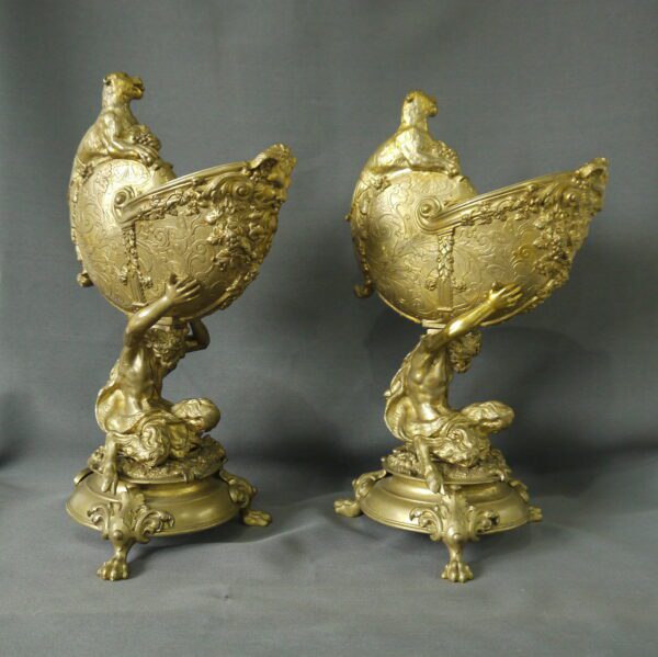 Nautile en bronze ciselé et doré porté par un Faune – Image 8
