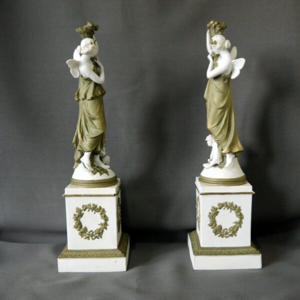 Paire de biscuits de Porcelaine Psyché et amour – Image 2