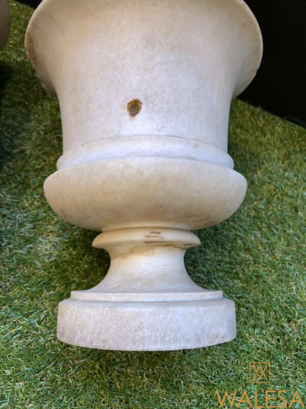 Paire de vasques de forme Médicis en marbre blanc de Carrare – Image 6