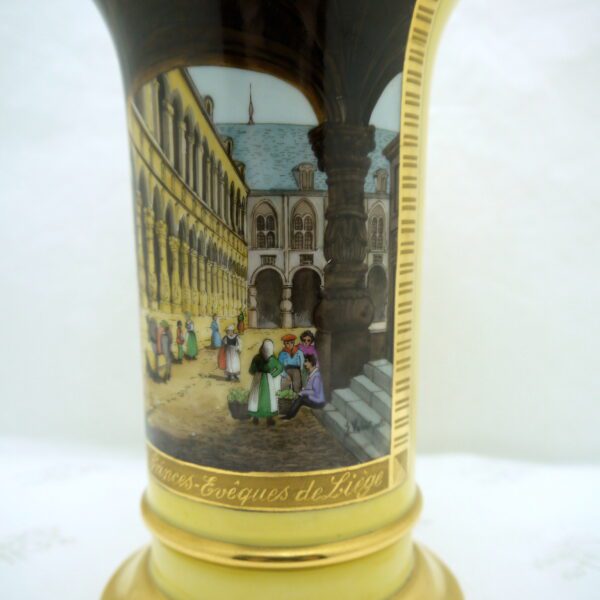 Vase cornet en Porcelaine de Bruxelles – Image 3