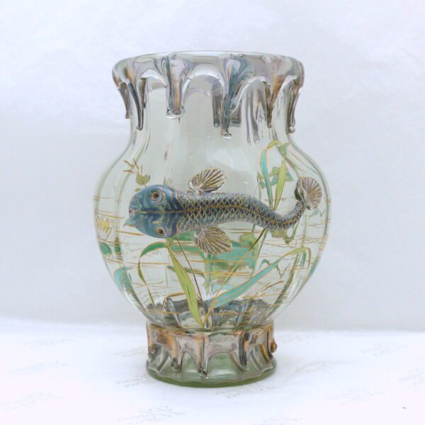 Vase Art Nouveau verrerie d'art en relief