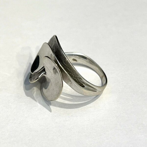 Bague en or blanc d'inspiration moderniste – Image 5