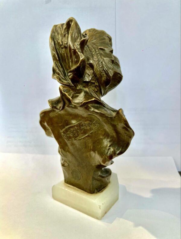 Georges VAN DER STRAETEN  “jeune femme rieuse” buste en bronze – Image 4