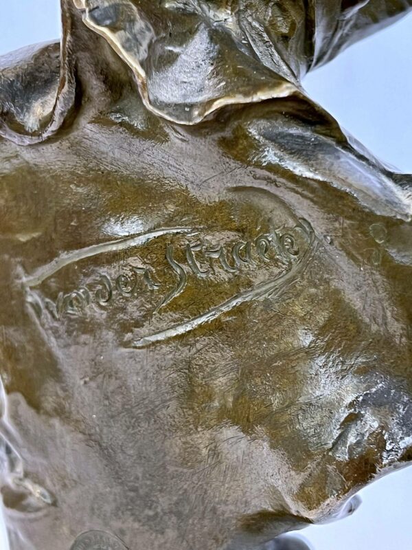 Georges VAN DER STRAETEN  “jeune femme rieuse” buste en bronze – Image 5