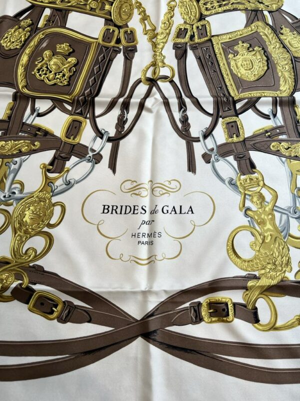 Hermès Paris carré en soie "Brides de Gala" – Image 2