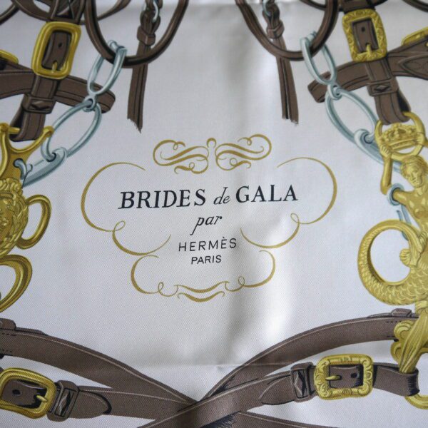 Hermès Paris carré en soie "Brides de Gala" – Image 4