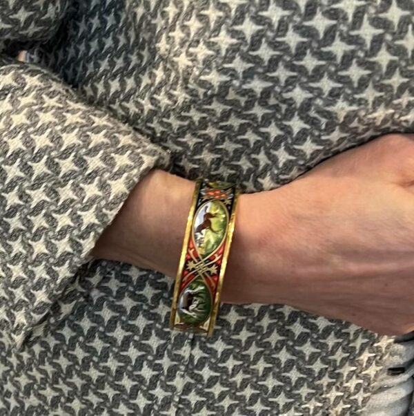 Michaela Frey Team - bracelet rigide en métal émaillé – Image 2