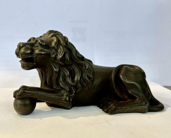 Sculpture- presse papier en fonte de fer - Lion