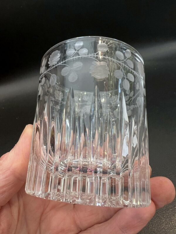 6 gobelets à whisky cristal clair à décor taillé et gravé – Image 2