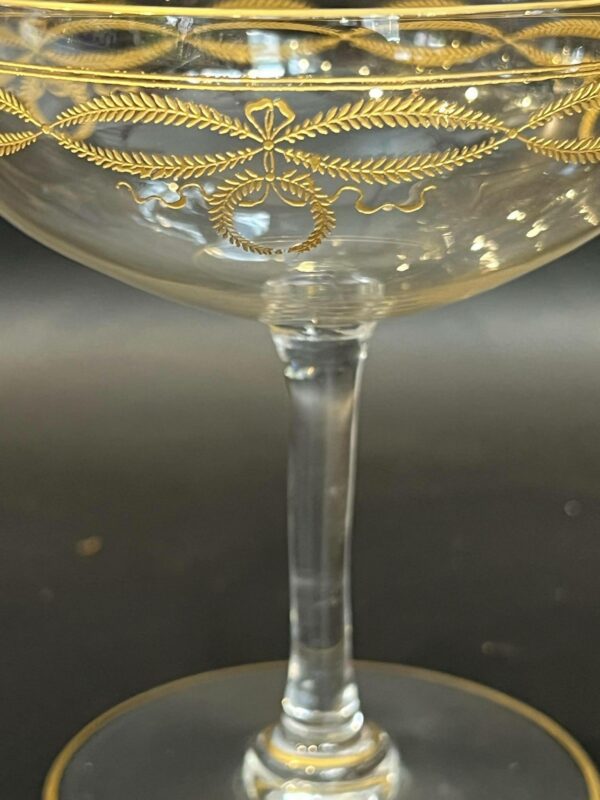 10 coupes à champagne en cristal de Baccarat modèle “Byzantine doré “ – Image 4