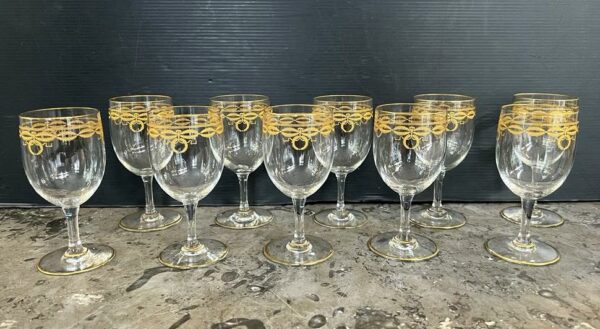 10 verres à vin en cristal de Baccarat modèle “Byzantine doré “