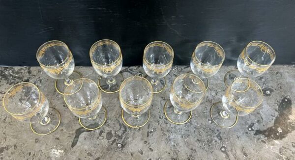 10 verres à vin en cristal de Baccarat modèle “Byzantine doré “ – Image 2