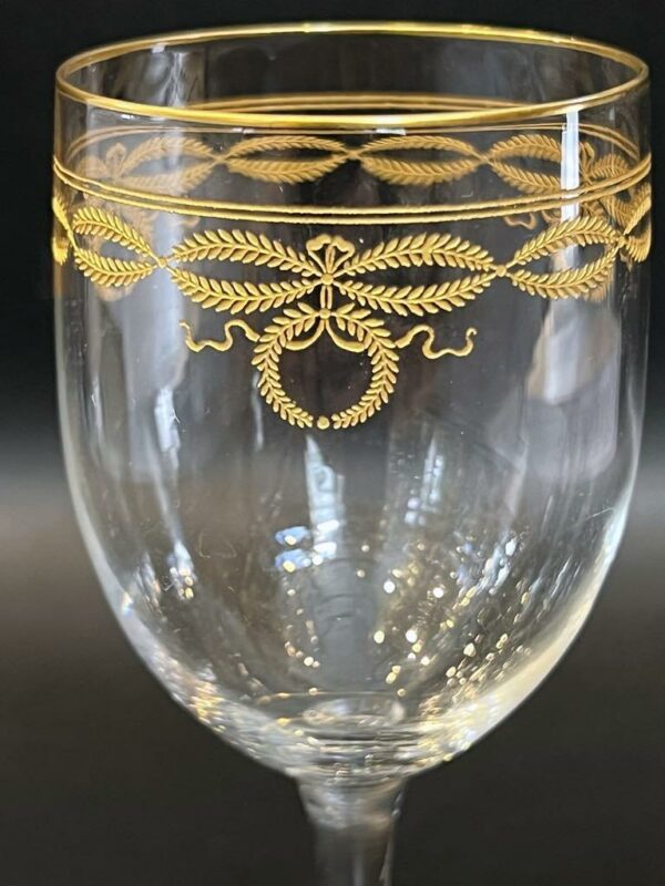 10 verres à vin en cristal de Baccarat modèle “Byzantine doré “ – Image 4