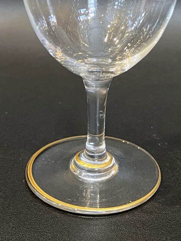 10 verres à vin en cristal de Baccarat modèle “Byzantine doré “ – Image 5