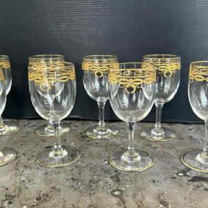 8 verres à vin en cristal de Baccarat modèle “Byzantine doré “