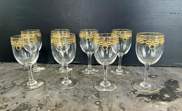 8 verres à vin en cristal de Baccarat modèle “Byzantine doré “
