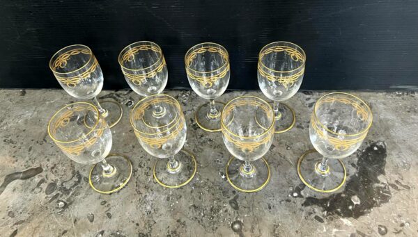 8 verres à vin en cristal de Baccarat modèle “Byzantine doré “ – Image 3