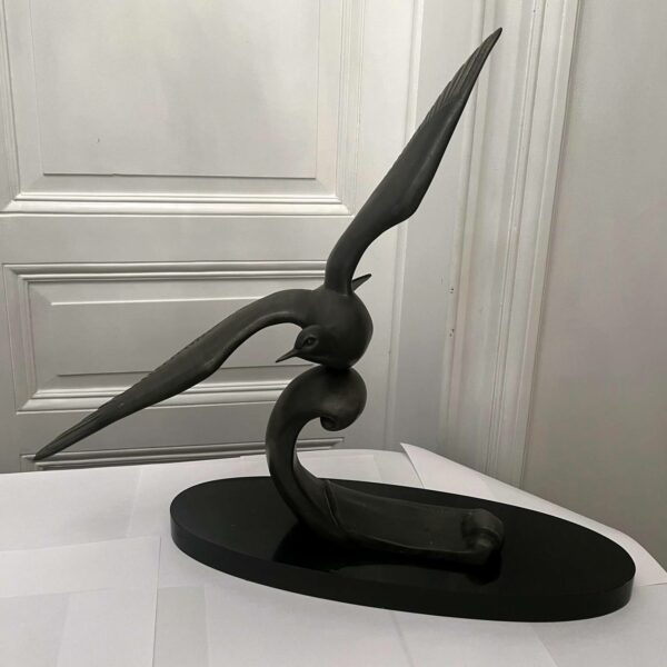Art Deco- sculpture signée M.LEDUCQ- “Mouette volant sur les vagues”