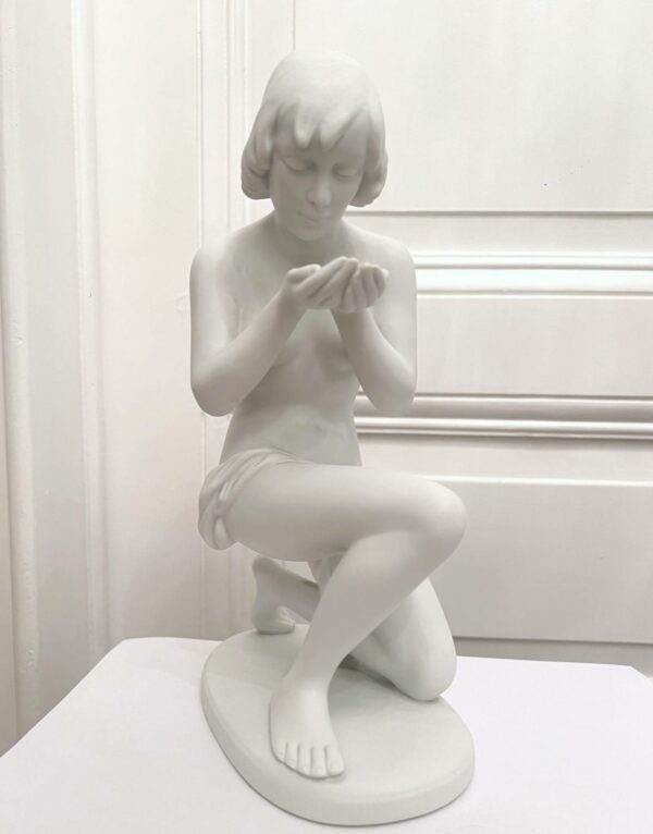 Kurt STEINER biscuit de porcelaine « Jeune femme agenouillée » – Image 3