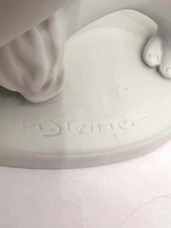 Kurt STEINER biscuit de porcelaine « Jeune femme agenouillée » – Image 9