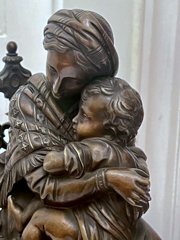 Bronze Madone à la chaise à l’Enfant ( d’après Raphaël) – Image 3