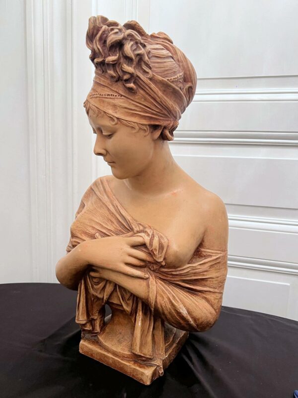 Buste de Madame Récamier en terre cuite patinée