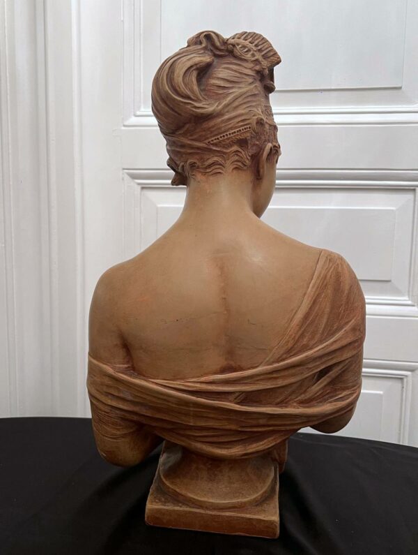 Buste de Madame Récamier en terre cuite patinée – Image 5