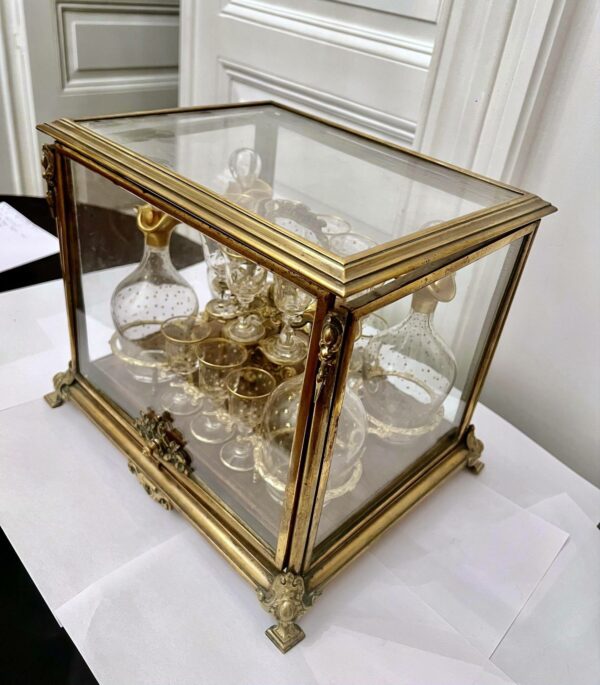 Cave à liqueur « cage » en bronze doré et cristal. – Image 6